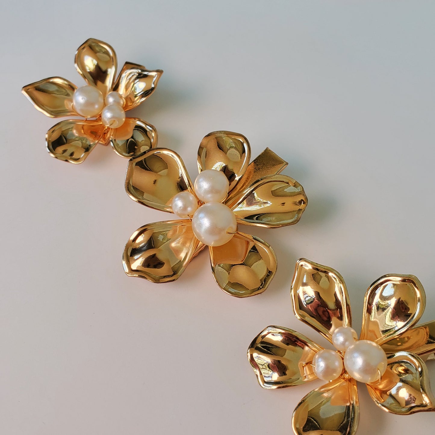 Golden hair pins