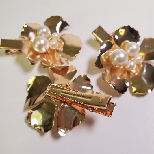 Golden flower hair clip*Metal alligator clip*Fashion hair accessory*Gold&Pearls metal wedding pin*Glam Gift for girl*Trendy gift*Set of 3/5