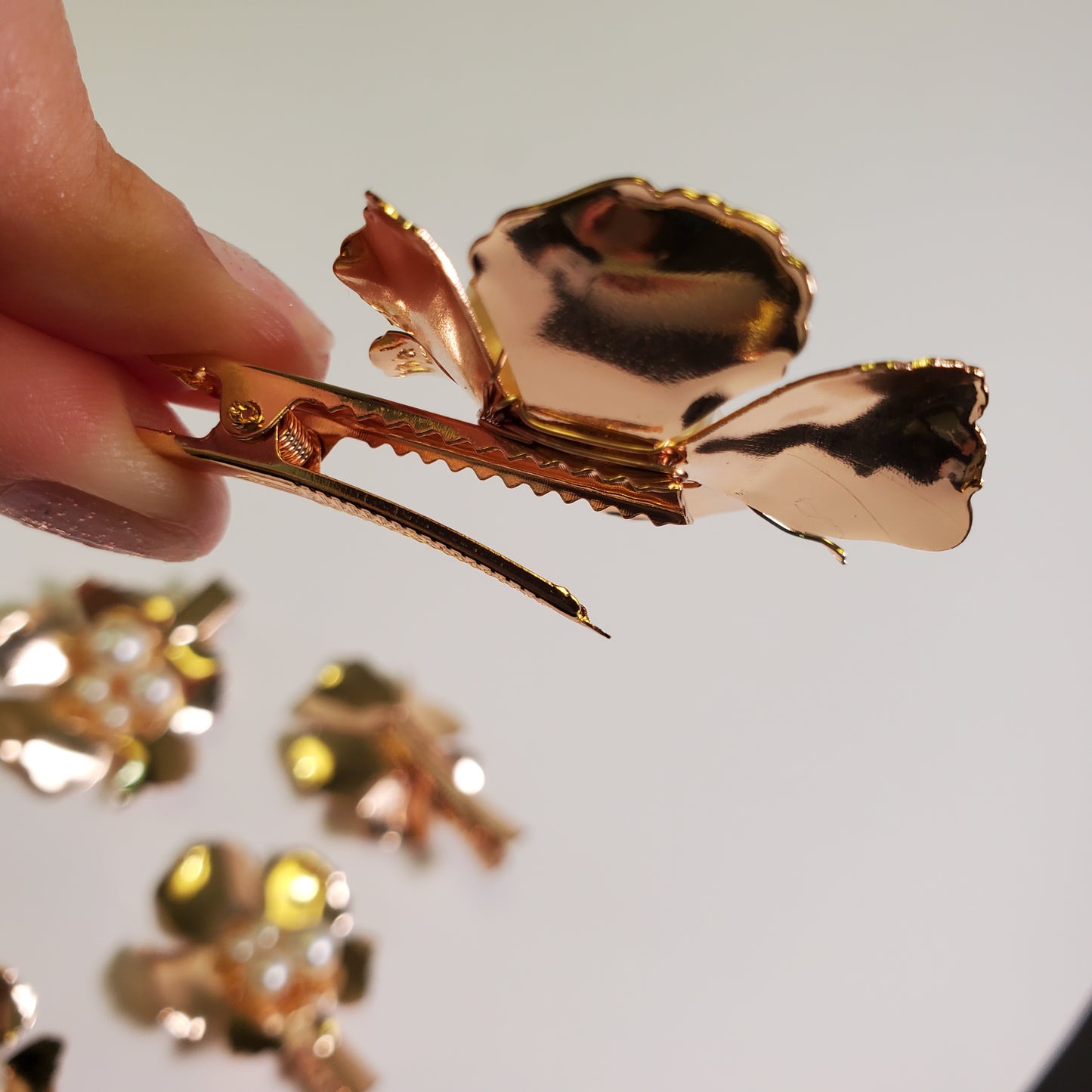 Golden flower hair clip*Metal alligator clip*Fashion hair accessory*Gold&Pearls metal wedding pin*Glam Gift for girl*Trendy gift*Set of 3/5