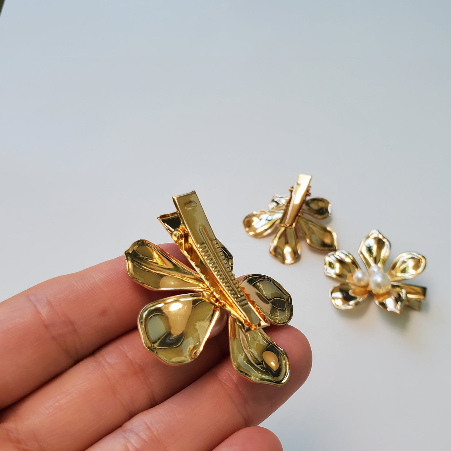 Golden hair pins