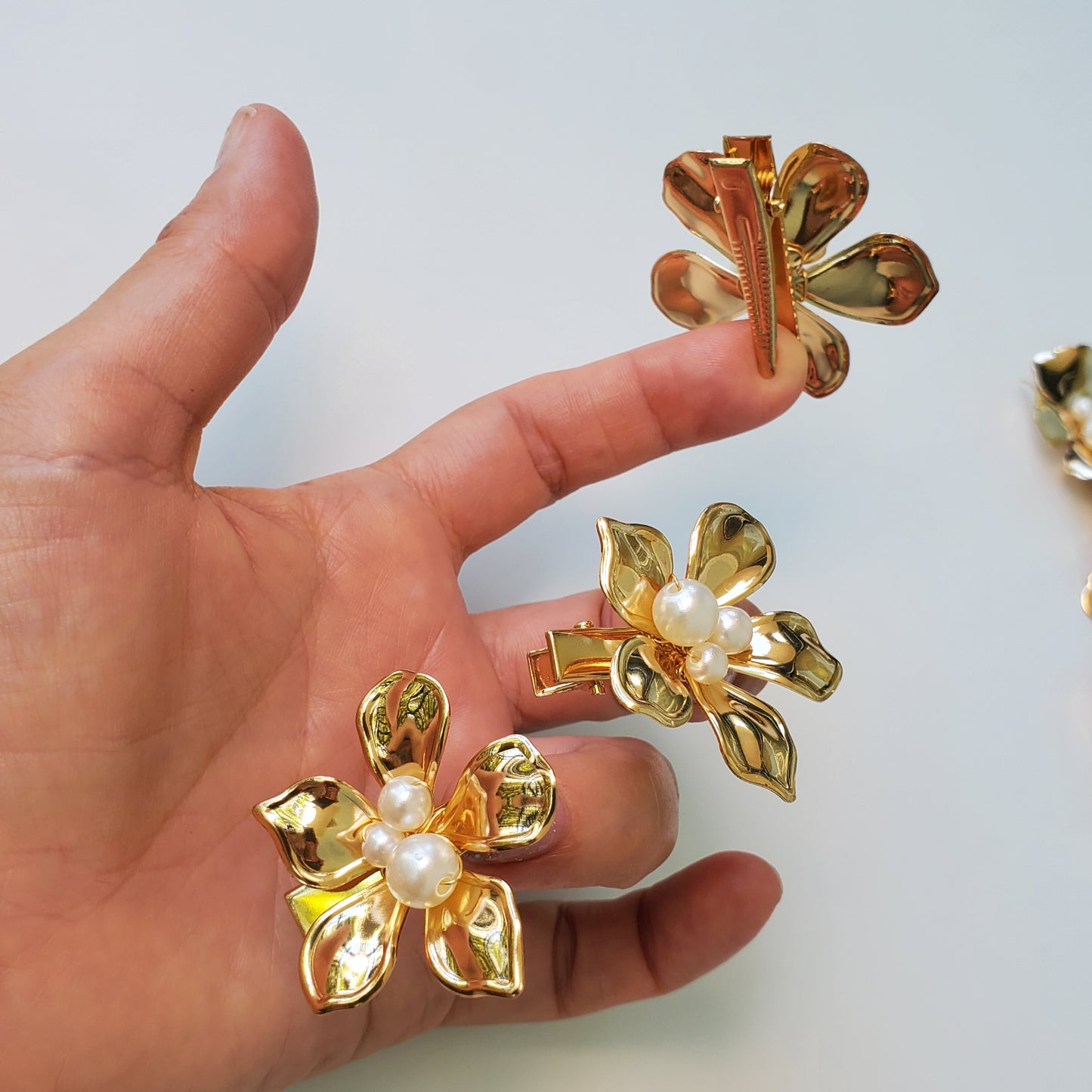 Golden hair pins