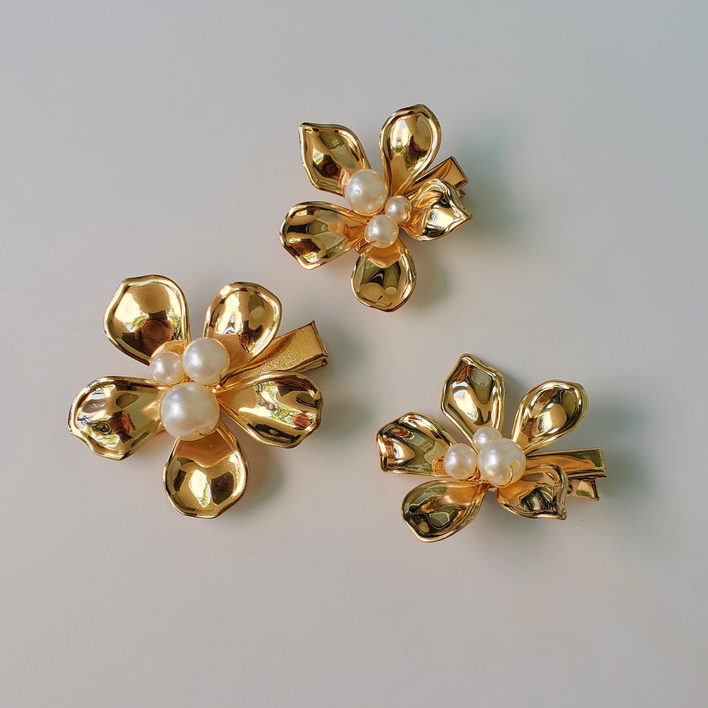 Golden hair pins