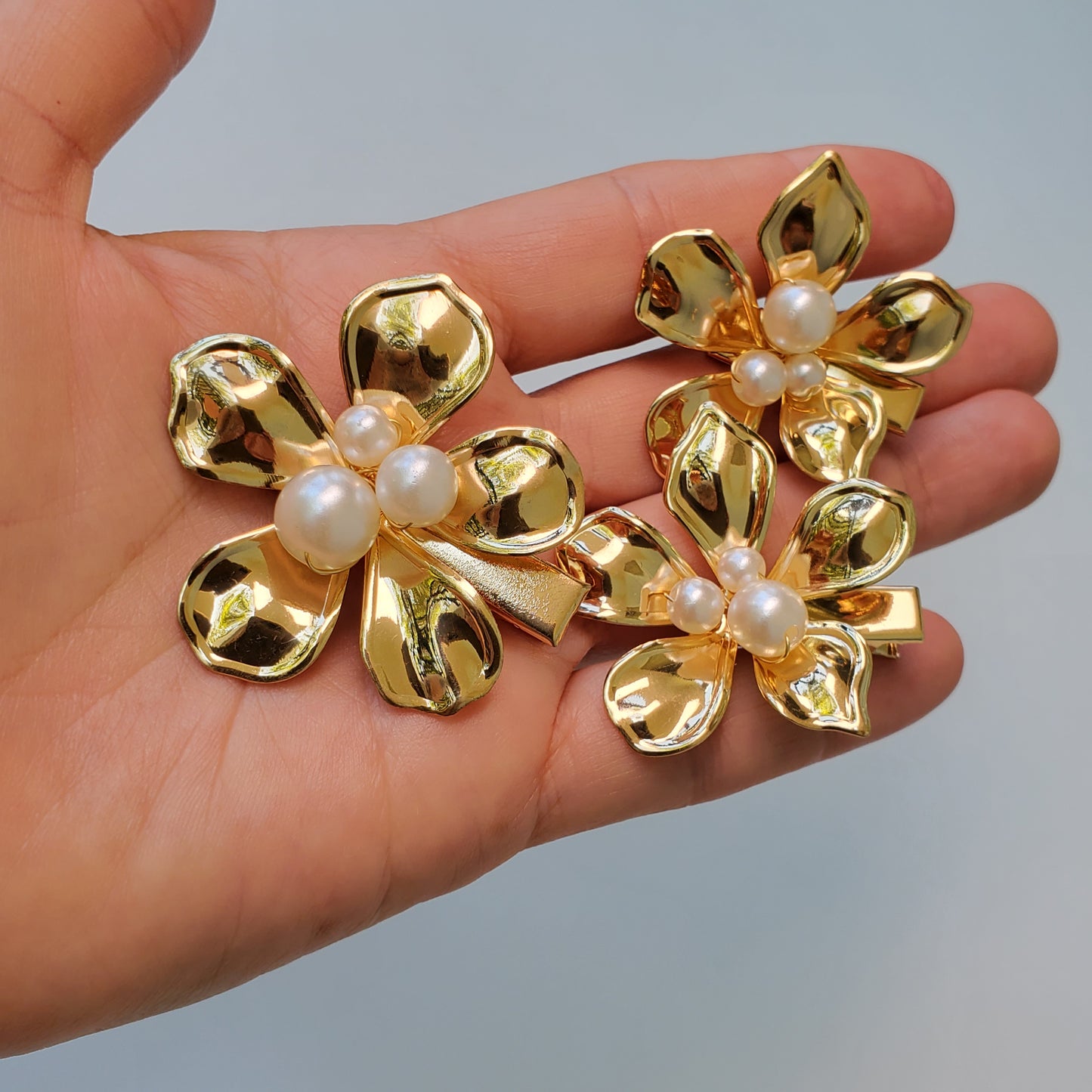 Golden hair pins