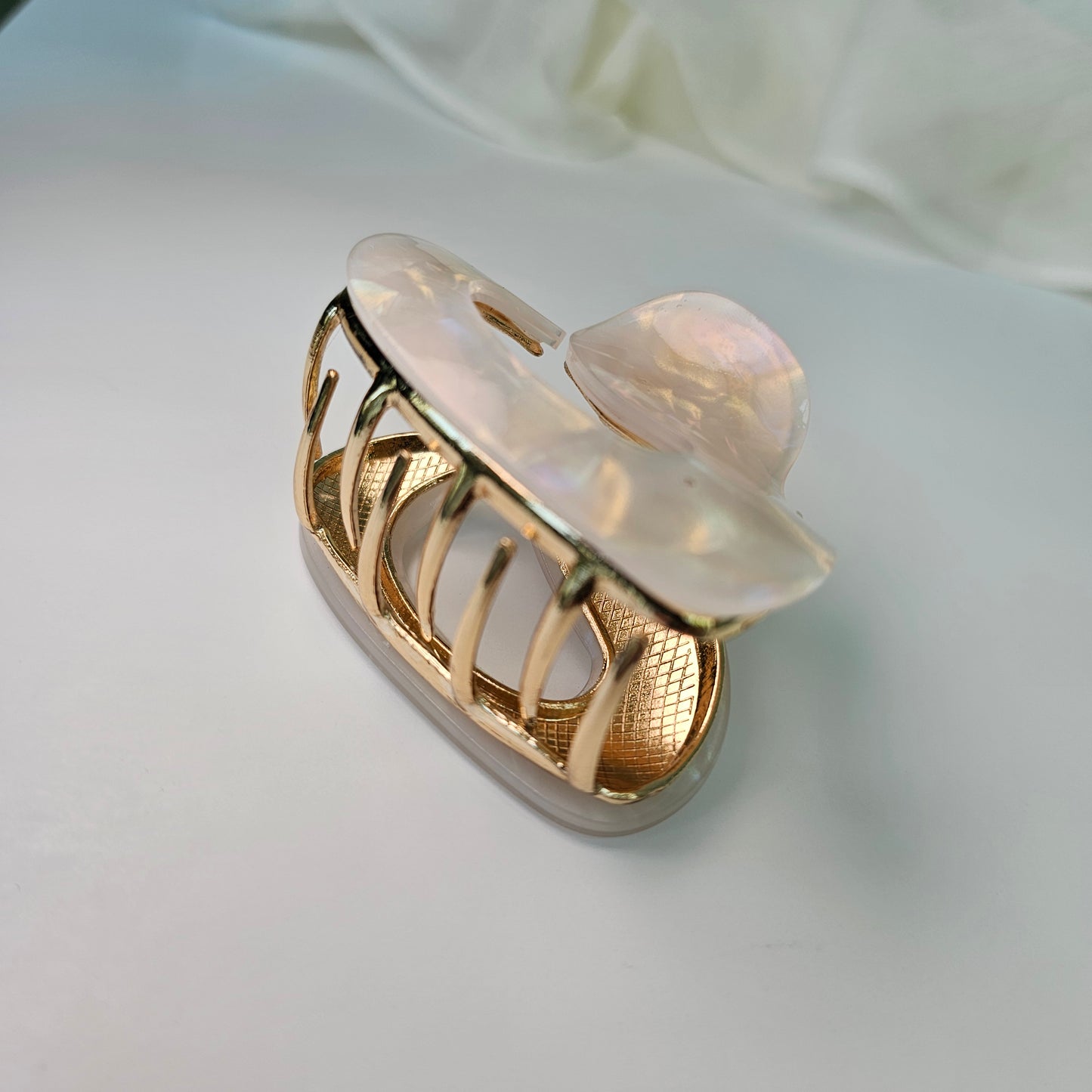 Claw clip*Luxurious metal hair clip*Pearl color metal claw clip*Hair jewelry*Mother of the bride gift*Trendy gift*Pearl/gold color hair pin