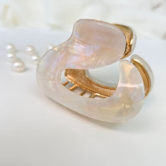 Claw clip*Luxurious metal hair clip*Pearl color metal claw clip*Hair jewelry*Mother of the bride gift*Trendy gift*Pearl/gold color hair pin