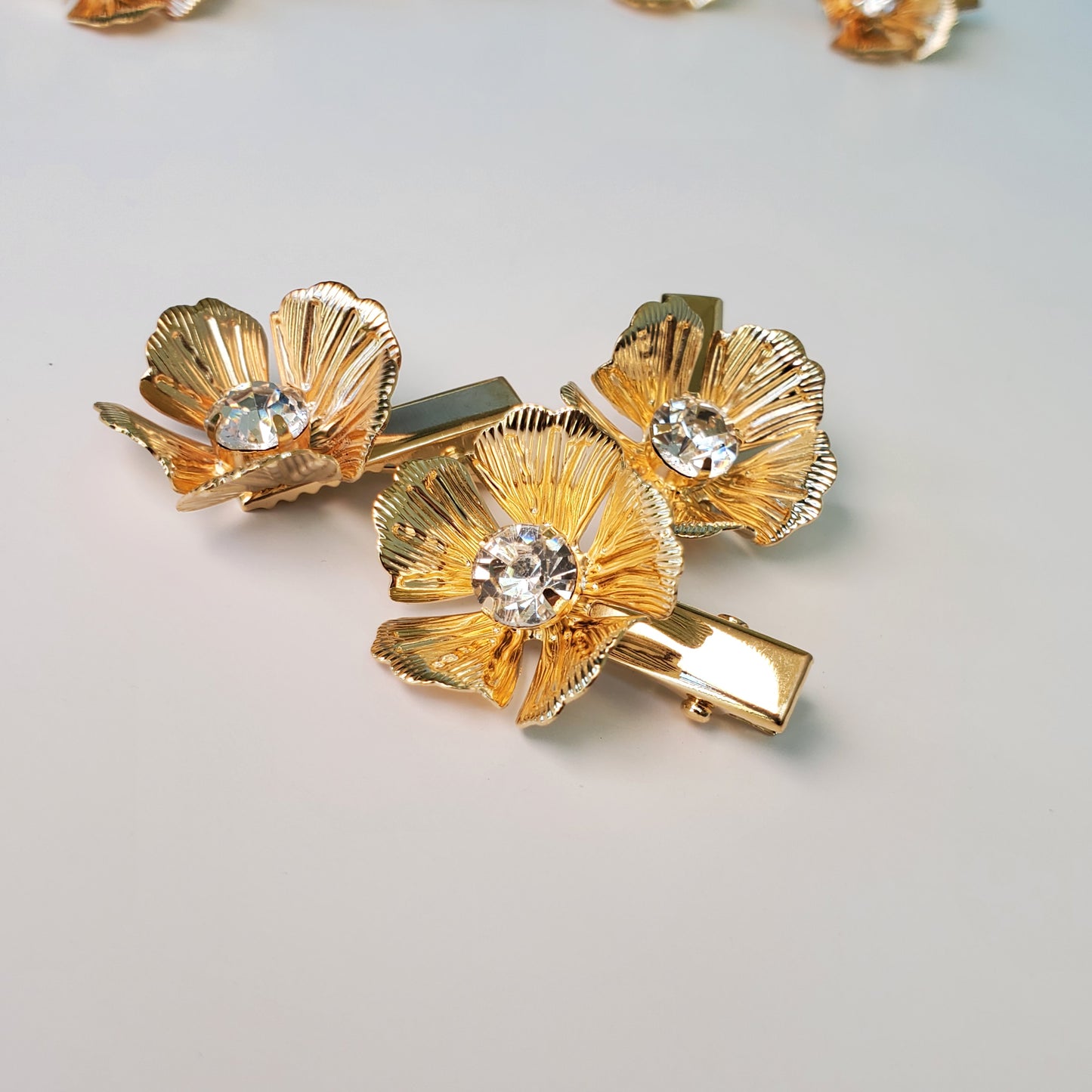 Golden flower hair clip*Small metal alligator clip*Fashion hair accessory*Gold metal wedding pin*Golden jewelry*Set of 3*Trendy gift