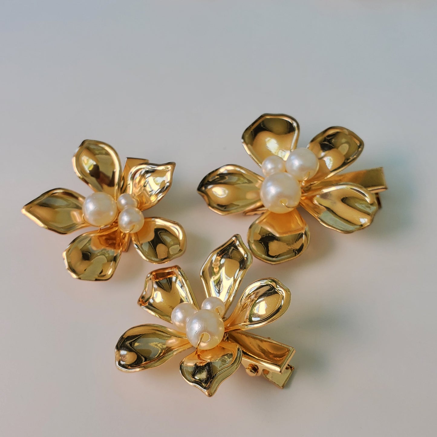 Golden hair pins