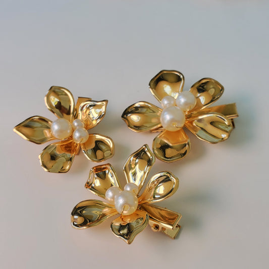 Golden hair pins