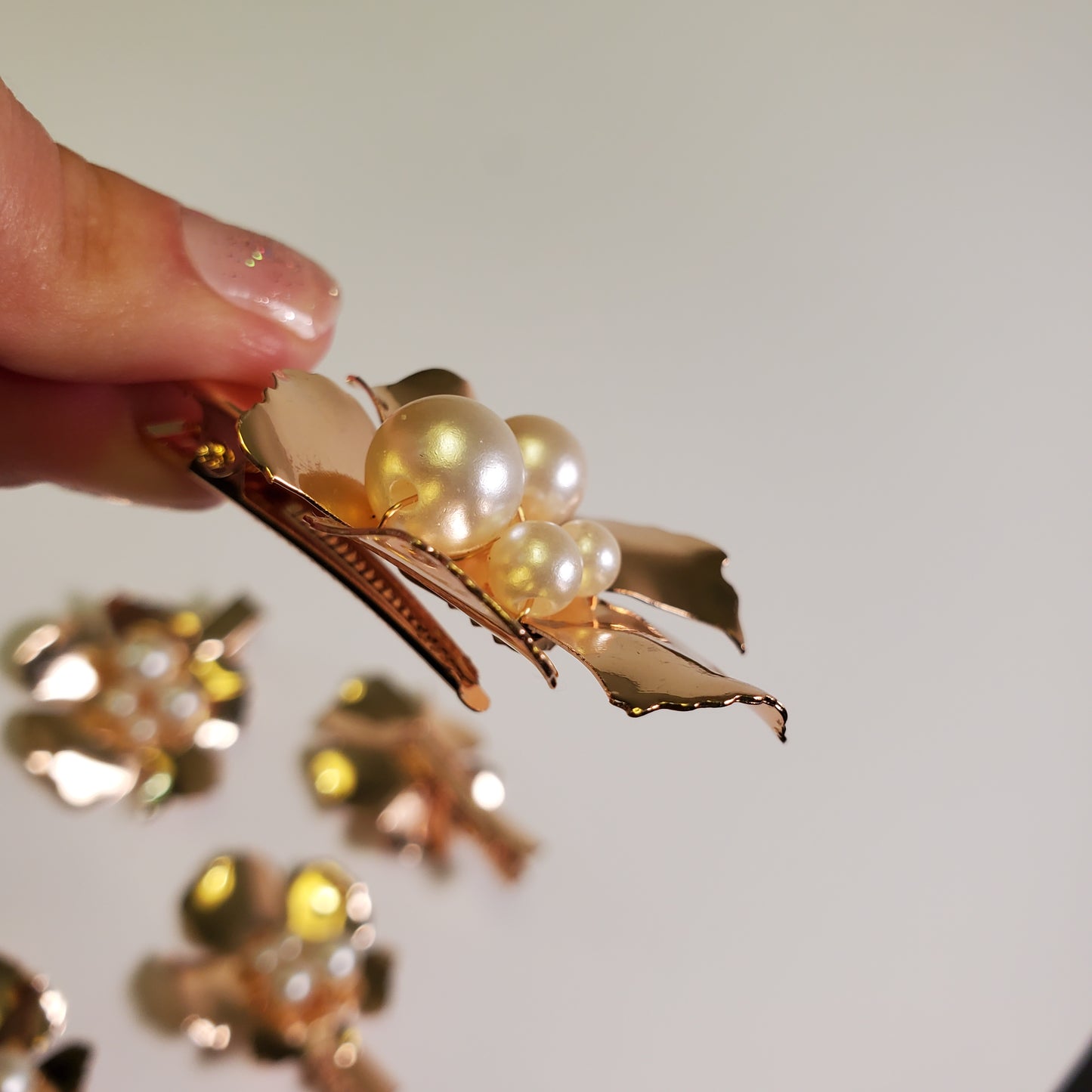 Golden flower hair clip*Metal alligator clip*Fashion hair accessory*Gold&Pearls metal wedding pin*Glam Gift for girl*Trendy gift*Set of 3/5