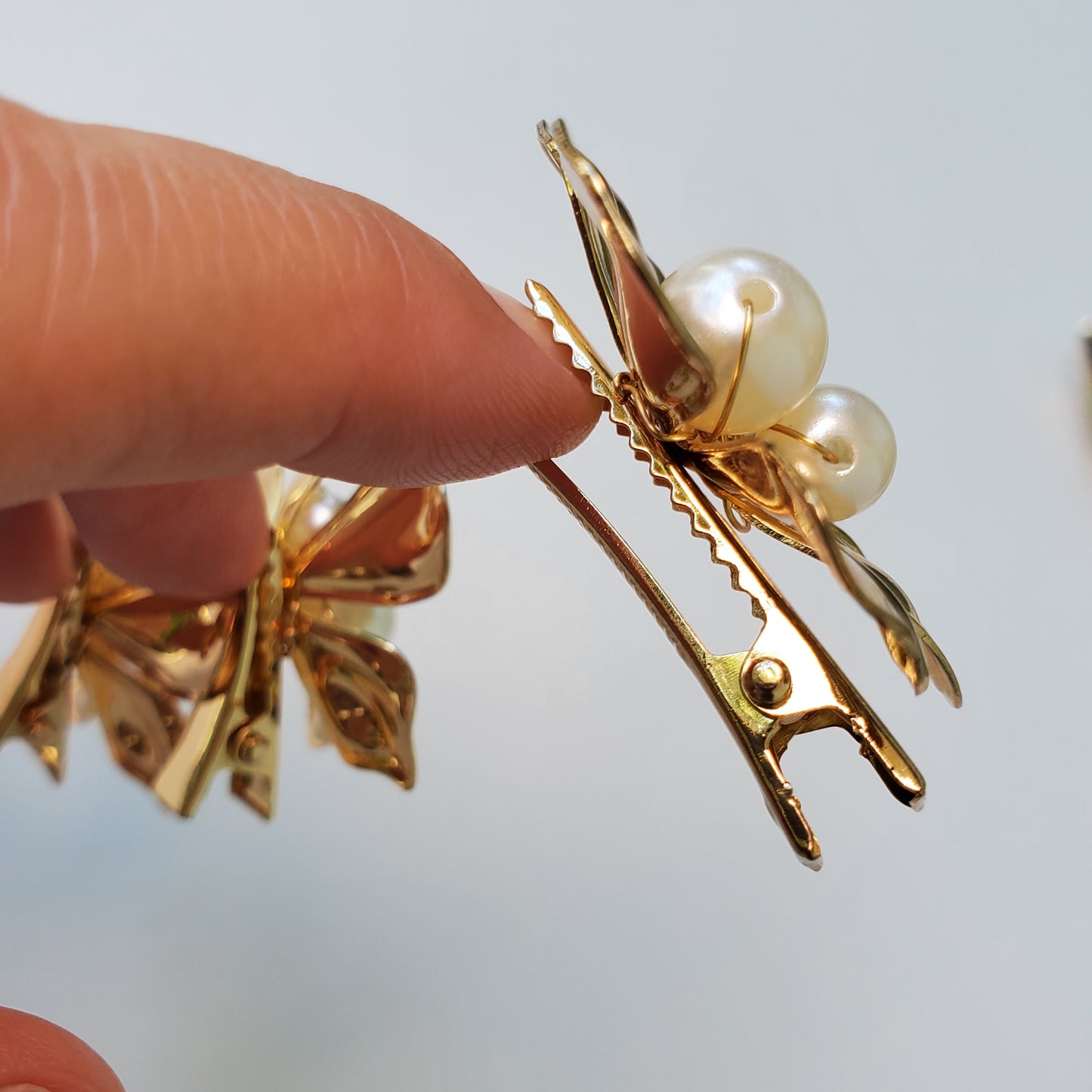 Golden hair pins