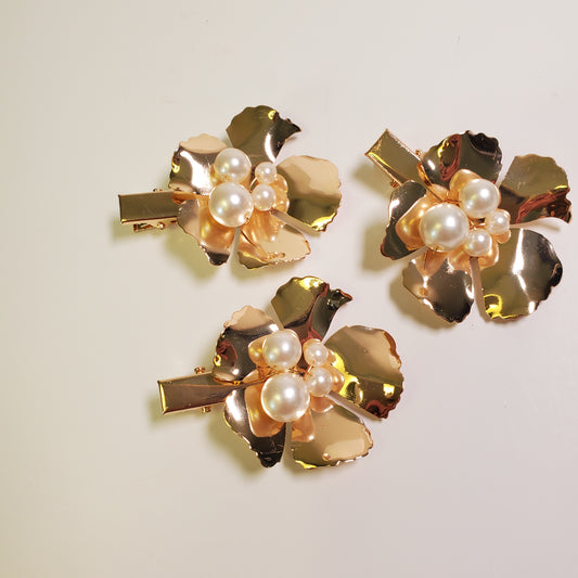 Golden flower hair clip*Metal alligator clip*Fashion hair accessory*Gold&Pearls metal wedding pin*Glam Gift for girl*Trendy gift*Set of 3/5