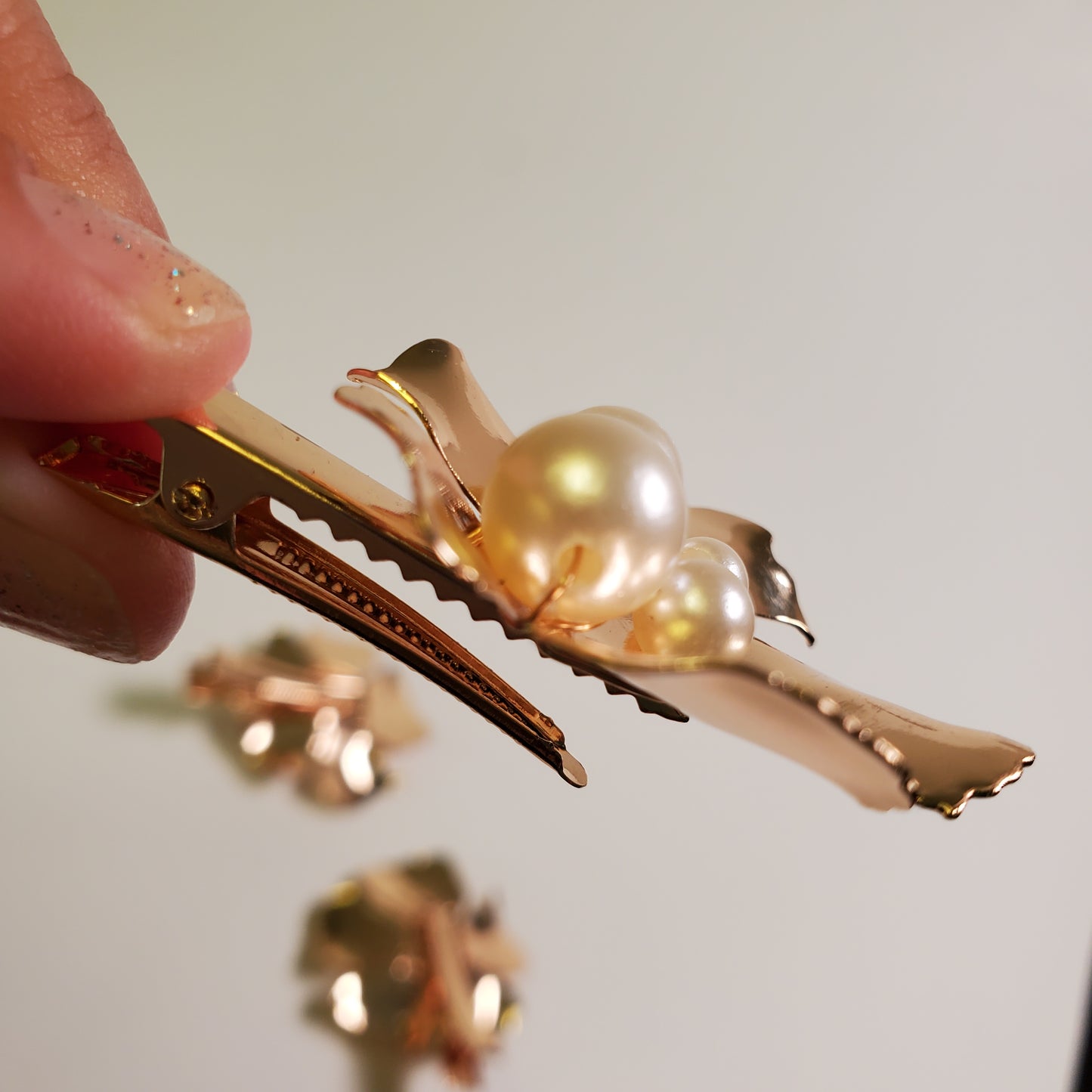 Golden flower hair clip*Metal alligator clip*Fashion hair accessory*Gold&Pearls metal wedding pin*Glam Gift for girl*Trendy gift*Set of 3/5