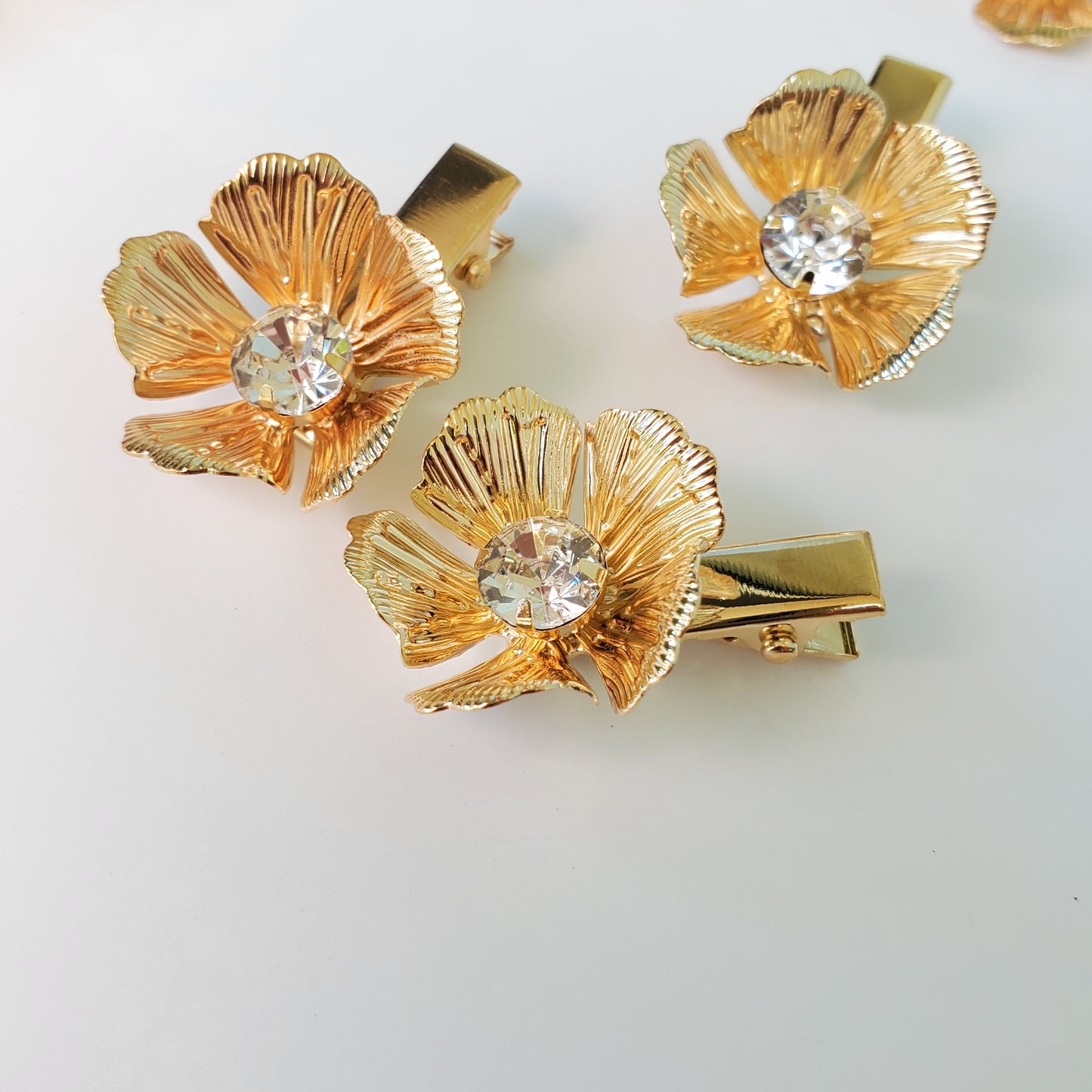 Golden flower hair clip*Small metal alligator clip*Fashion hair accessory*Gold metal wedding pin*Golden jewelry*Set of 3*Trendy gift